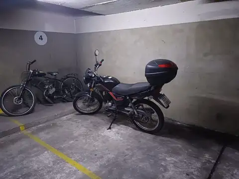 VENTA cochera cubierta Almagro