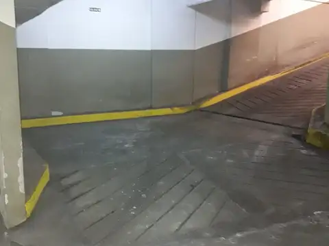 VENTA cochera cubierta Almagro