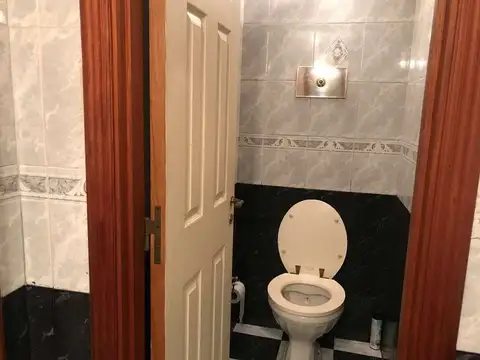 Casa 8 ambientes con 5 baños