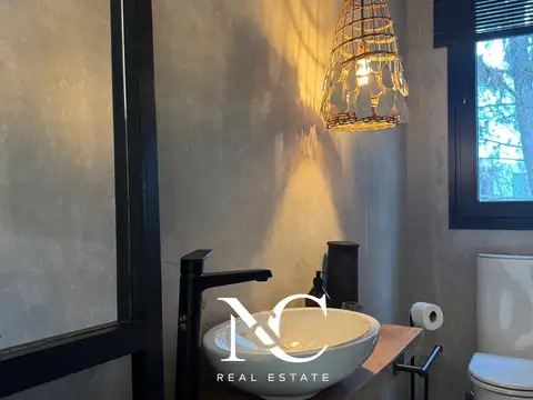 Casa 6 ambientes con 5 baños