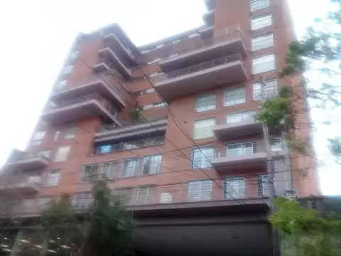 AMPLIA OFICINA CENTRO DE MORON CON COCHERA