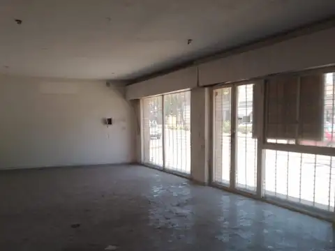 Local SAN MARTIN SUR - IMPORTANTE FRENTE COMERCIAL