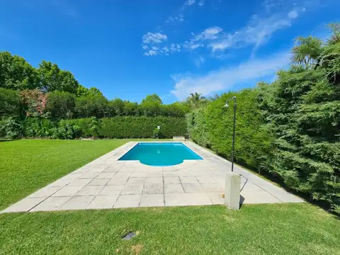 Casa en Alquiler en San Andres, USD 1.700