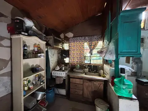 TRIPLE LOTE, GRAN TERRENO, EN MATHEU, ESCOBAR. CASA A REFACCIONAR