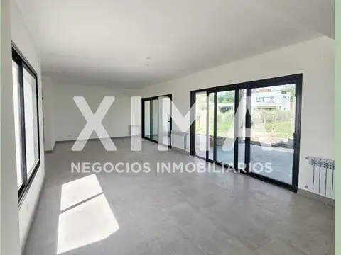 Casa 4 ambientes con 4 baños