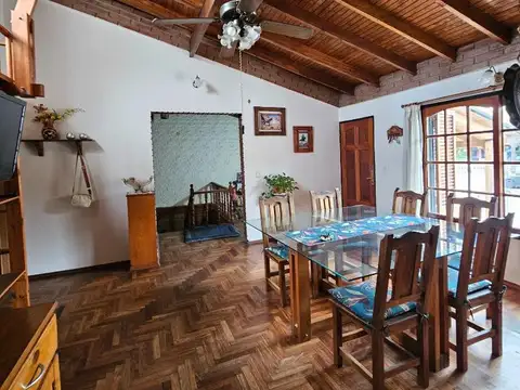 Casa 5 ambientes con 3 baños