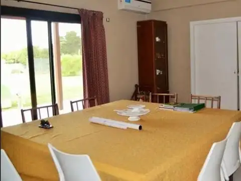 Casa 9 ambientes con 6 baños