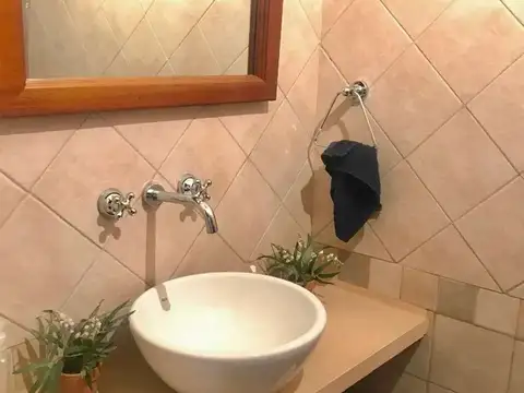 EN INMEJORABLE UBICACIÓN, CERCA DE TODO, P.A., SIN EXPENSAS! 208 M2 TOTALES. -APTO VVIENDA O PROF