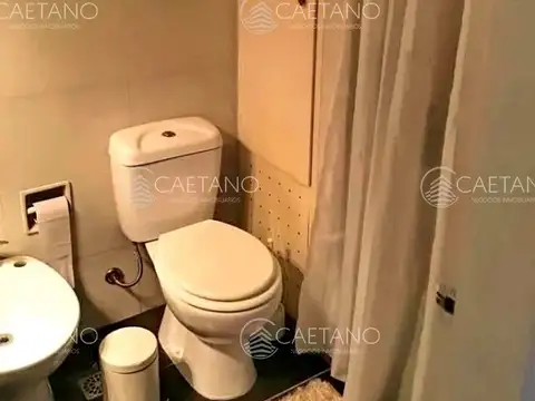 Alquiler anual de apartamento de 1 dormitorio y medio. Playa Mansa, Punta del Este.
