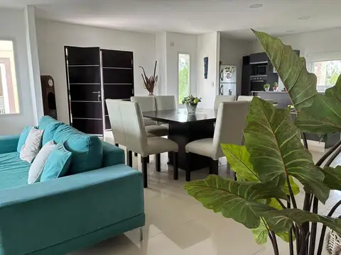 Casa en Venta en San Miguel del Monte, USD 270.000