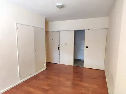 EXCELENTE MONOAMB DIVISIBLE AL FRENTE MUY LUMINOSO EN RECOLETA! OPORTUNIDAD!