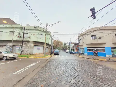 La Crujia al 3000  esquina Riobamba