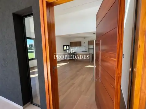Casa en Venta en Pilar del Este - Santa Lucia, USD 220.000