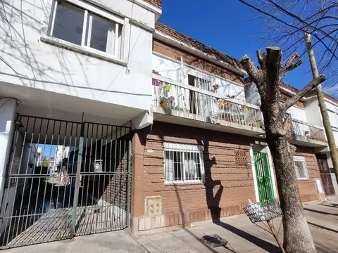 Departamento tipo casa en venta en Castelar Norte