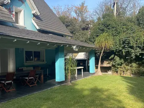 Casa 6 ambientes con 4 baños