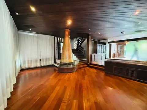 Casa 5 ambientes con 4 baños