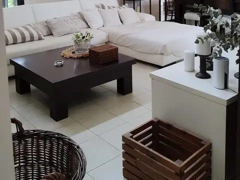 Casa 5 ambientes con 3 baños