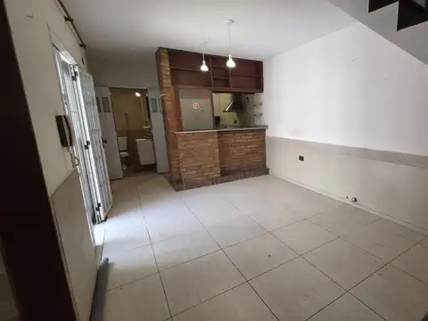 Depto Tipo Casa 4 ambientes con 2 baños