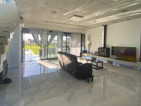 Casa en Alquiler de 4 dormitorios