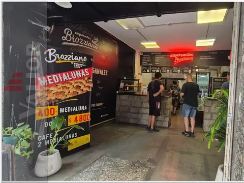 Excelente Local Comercial con Sotano y bauleras! Se vende con Renta  Entre Uruguay y Parana