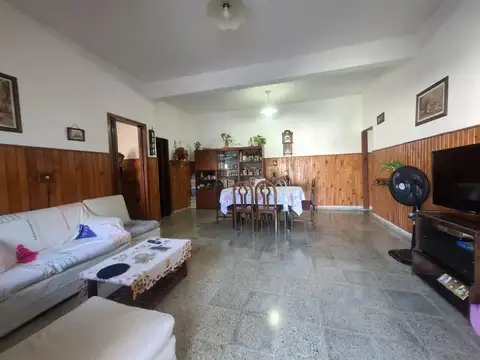 Casa 5 ambientes con 2 baños