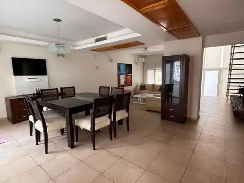 Casa 8 ambientes con 4 baños