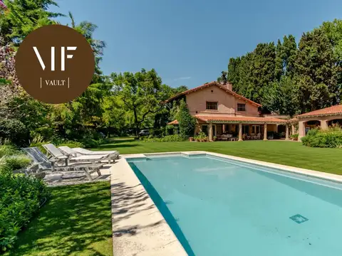 Maravillosa residencia sobre 3340m2 de lote en venta en Don Torcuato, a 1 cuadra de Panamericana.