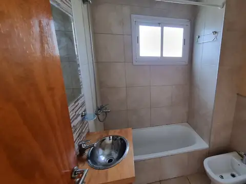 Casa 3 ambientes con 2 baños
