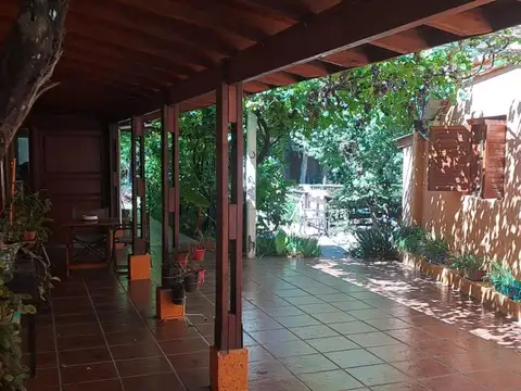 Casa en Alquiler con 1 cochera