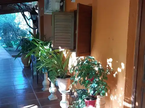 Casa en Alquiler con 1 cochera