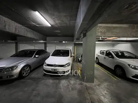 COCHERA FIJA CUBIERTA N° 17 EN AV. JUAN DE GARAY AL 3700 (HAY OTRAS)