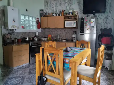 Casa 3 ambientes con 1 baño