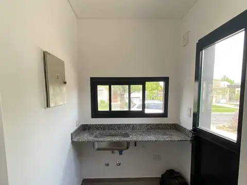 Casa en Venta con 4 cocheras