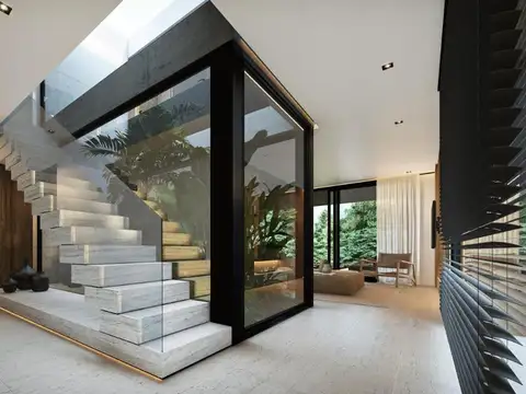 Casa en venta en construcción en Carpinchos, Nordelta, lote interno no perimetral.