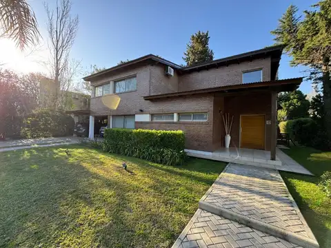 VENTA CASA 4 DORMITORIOS BARRIO CERRADO EL CIELO