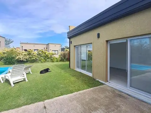 Venta Casa Con Sum En San Ramon Pilar Del Este Lcf