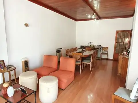 Depto Tipo Casa 5 ambientes con 2 baños
