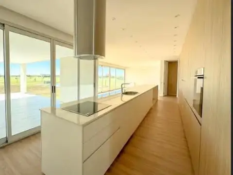 Casa 6 ambientes con 3 baños