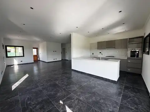 Casa 5 ambientes con 3 baños