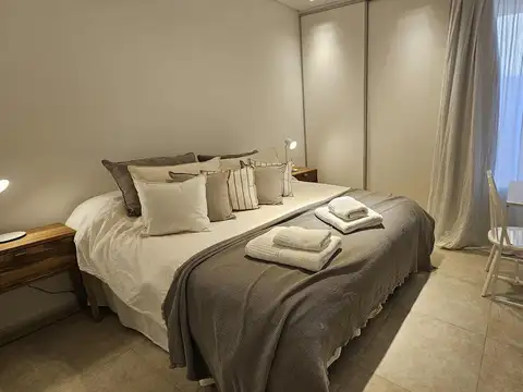 Casa en Alquiler Temporal con 3 cocheras