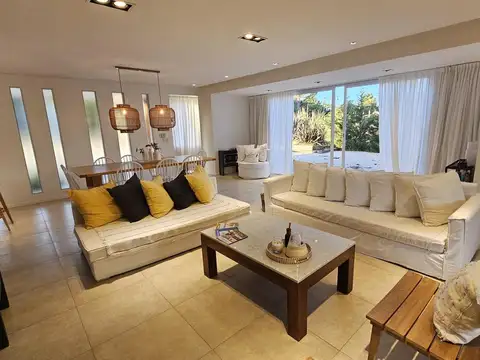 Costa Esmeralda Barrio Ecuestre