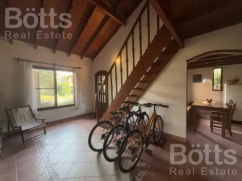 Casa en Venta con 2 cocheras