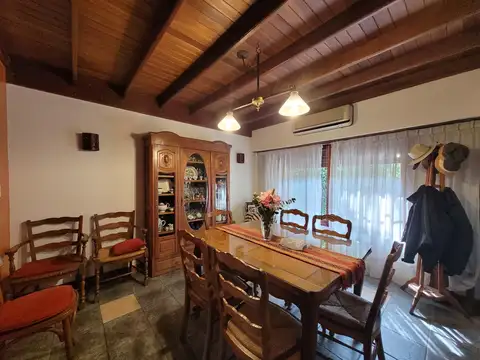 Casa 5 ambientes con 3 baños