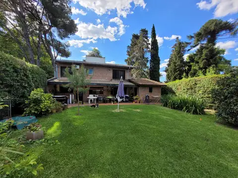 Venta Casa 5 ambientes en Bella Vista