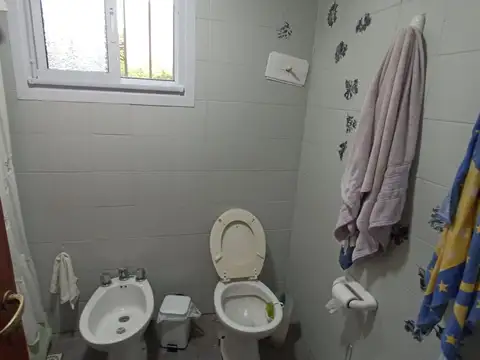 BARRIO PARQUE JULARO; CEDRO 1800