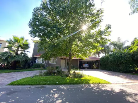 Casa 6 ambientes con 4 baños