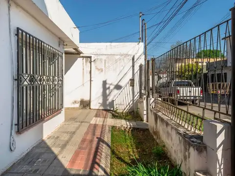 B° Universitarios. Zona Norte. Dr. Salvador Mazza 300