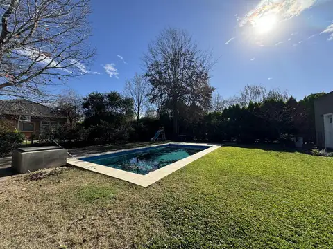 Casa 5 ambientes con 4 baños