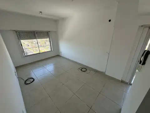 Venta de amplio dos ambientes en inmejorable ubicacion, Wilde Centro