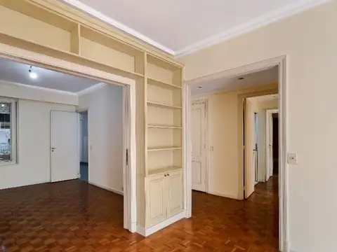 Piso de excelente categoría sobre calle Posadas esquina Callao, Recoleta